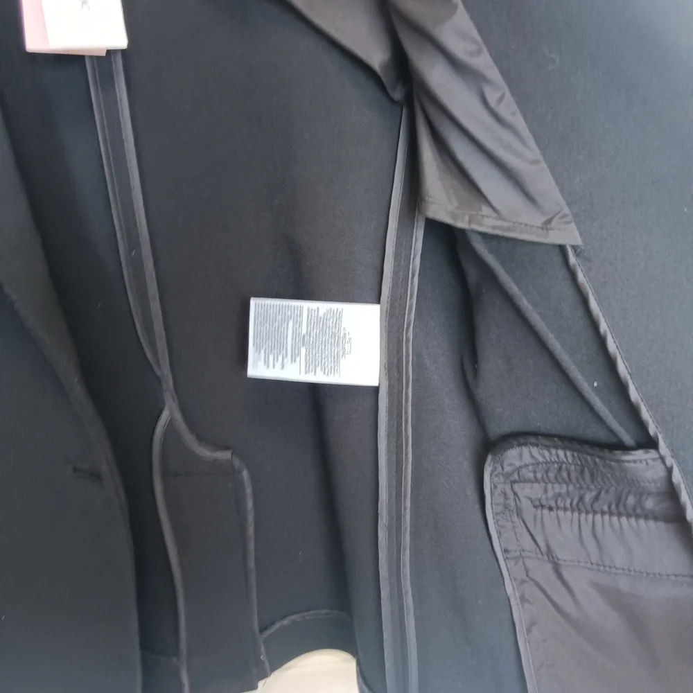 CLEARANCE SALE!!  Banana Republic Women's Elegant Black Blazer - Picture 10 of 12